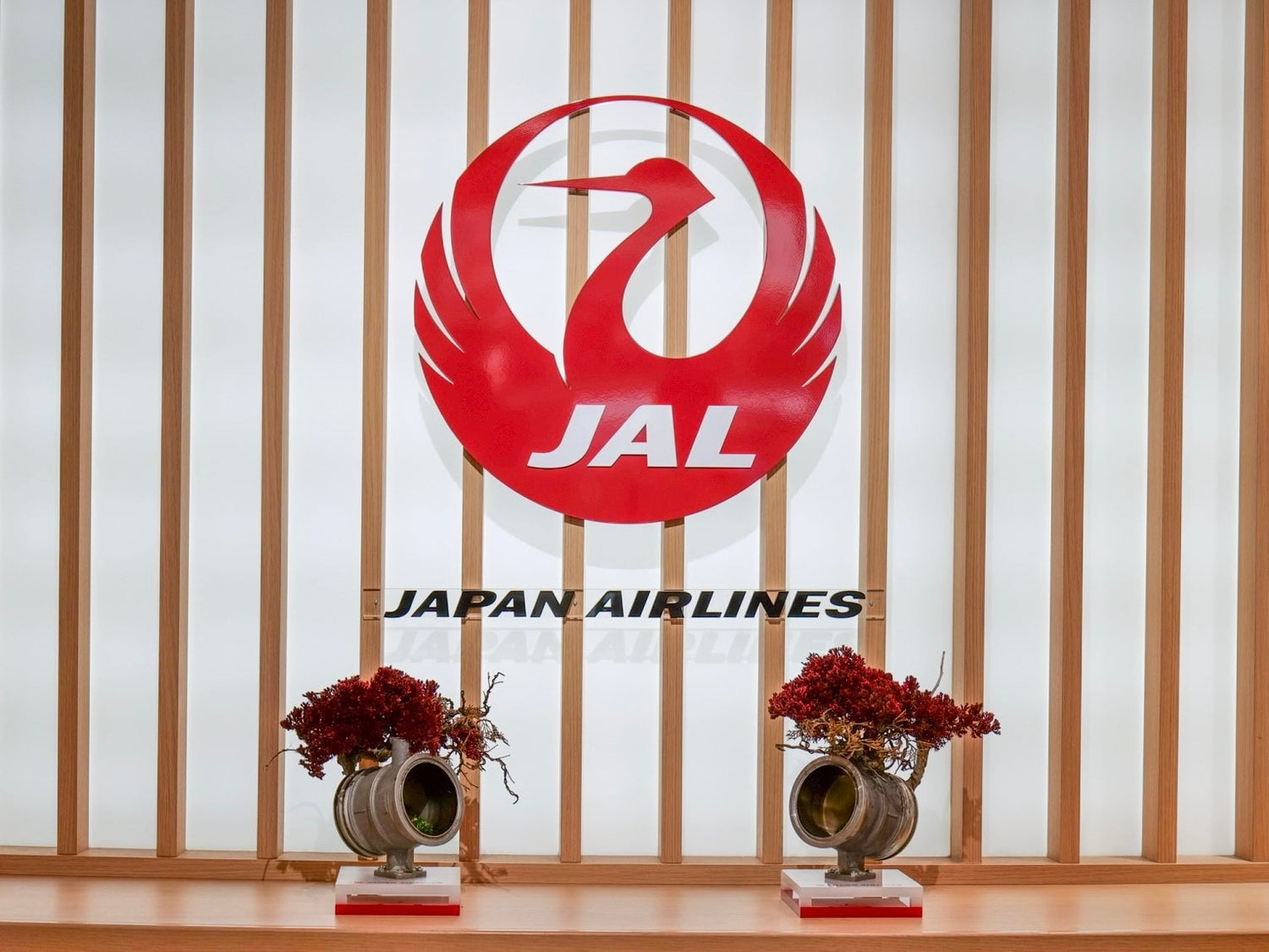 TOUFUTOKYO × JAL「航空機部品×枯れ盆栽」のアップルサイクルアートを12月31日まで成田空港にて展示します